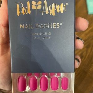 Red aspen nail dashes